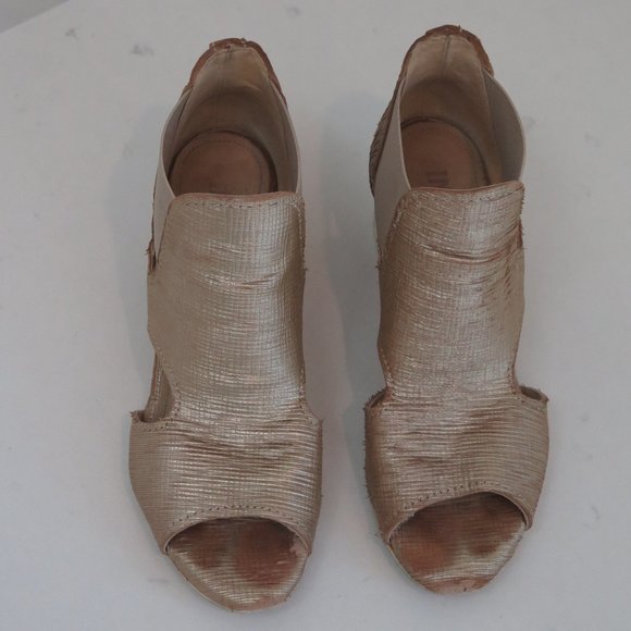 INGLEDEWS-METALLIC GOLD PEEP TOE SANDALS - Picture 6 of 14